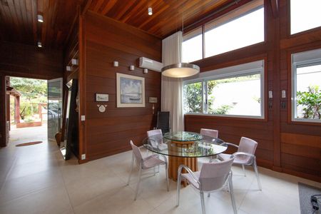 SALA de casa à venda com 4 quartos, 300m² em Belvedere, Belo Horizonte