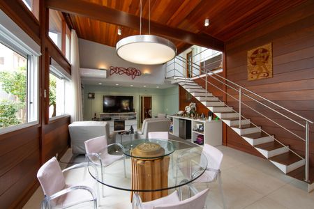 SALA de casa à venda com 4 quartos, 300m² em Belvedere, Belo Horizonte