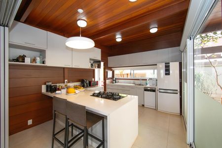 Casa à venda com 300m², 4 quartos e 2 vagasCOZINHA