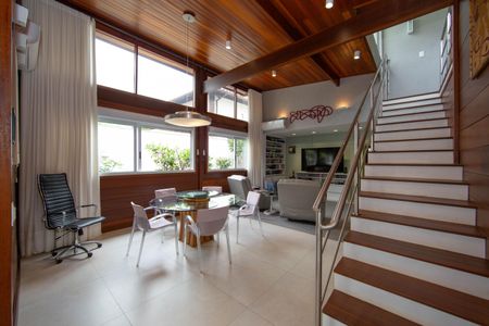 Casa à venda com 300m², 4 quartos e 2 vagasSALA