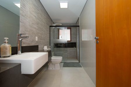 Casa à venda com 300m², 4 quartos e 2 vagasBANHEIRO5