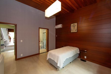 Casa à venda com 300m², 4 quartos e 2 vagasQUARTO1