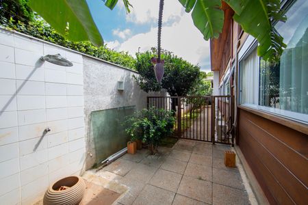 Casa à venda com 300m², 4 quartos e 2 vagasAREA EXTERNA