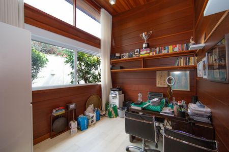 Casa à venda com 300m², 4 quartos e 2 vagasQUARTO5