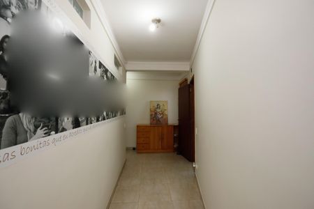 Casa à venda com 281m², 4 quartos e 5 vagasCorredor