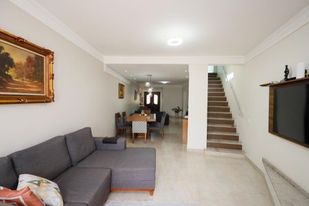 Casa à venda com 281m², 4 quartos e 5 vagasSala