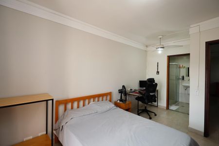 Casa à venda com 281m², 4 quartos e 5 vagasSuíte 1