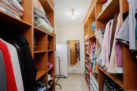 Casa à venda com 281m², 4 quartos e 5 vagasCloset da suíte 2