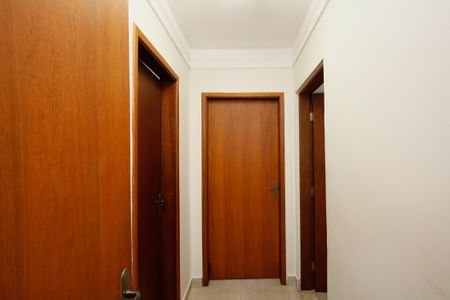 Casa à venda com 281m², 4 quartos e 5 vagasBanheiro Corredor