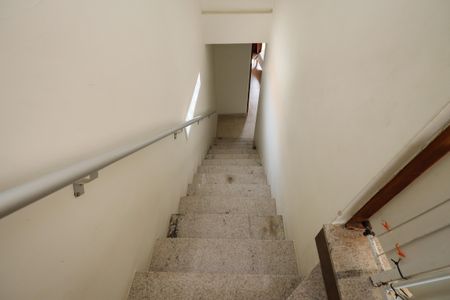 Casa à venda com 281m², 4 quartos e 5 vagasEscada