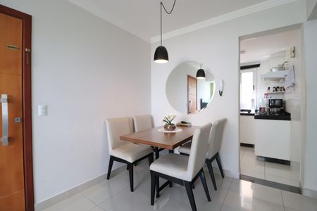 Sala de apartamento para alugar com 2 quartos, 65m² em Santa Mônica, Uberlândia