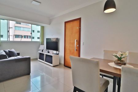 Sala de apartamento para alugar com 2 quartos, 65m² em Santa Mônica, Uberlândia
