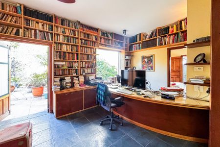 Casa à venda com 3 quartos, 200m² em Jardim das Bandeiras, São Paulo