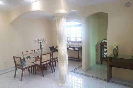 Casa à venda com 3 quartos, 235m² em Cidade São Francisco, São Paulo