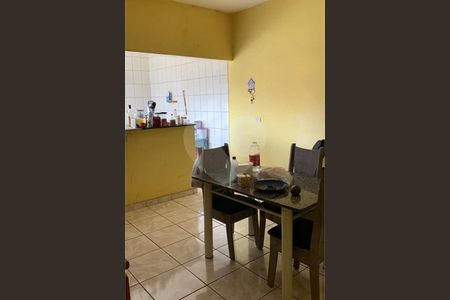 Casa à venda com 4 quartos, 310m² em Vila Taquari, São Paulo