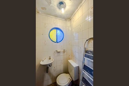 Casa à venda com 248m², 3 quartos e 3 vagasBanheiro de serviço