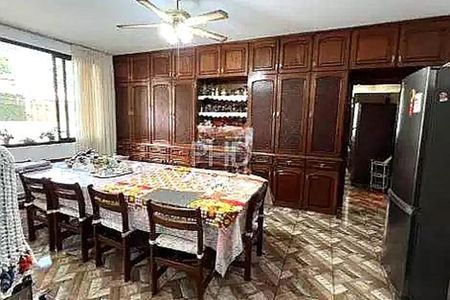 Casa à venda com 940m², 9 quartos e 10 vagas