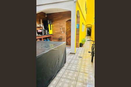 Casa à venda com 4 quartos, 180m² em Vila Zat, São Paulo