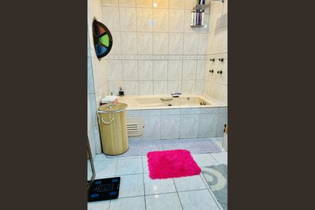 Casa à venda com 4 quartos, 180m² em Vila Zat, São Paulo