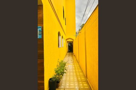 Casa à venda com 4 quartos, 180m² em Vila Zat, São Paulo