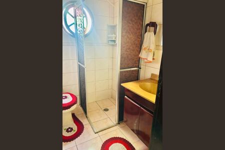 Casa à venda com 4 quartos, 180m² em Vila Zat, São Paulo