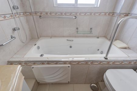 Apartamento à venda com 134m², 3 quartos e 1 vagaBanheiro da Suíte