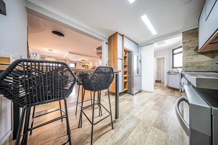 Apartamento à venda com 216m², 4 quartos e 4 vagas