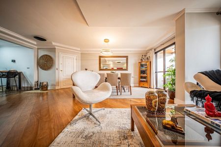 Apartamento à venda com 216m², 4 quartos e 4 vagas