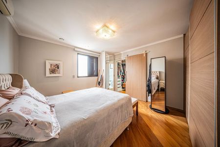 Apartamento à venda com 216m², 4 quartos e 4 vagas