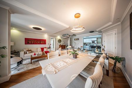 Apartamento à venda com 216m², 4 quartos e 4 vagas