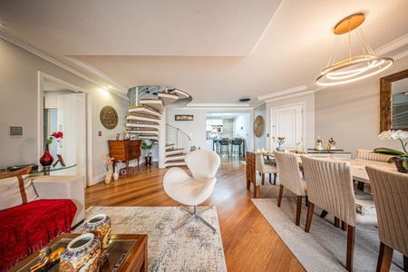 Apartamento à venda com 216m², 4 quartos e 4 vagas