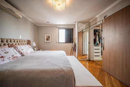 Apartamento à venda com 216m², 4 quartos e 4 vagas