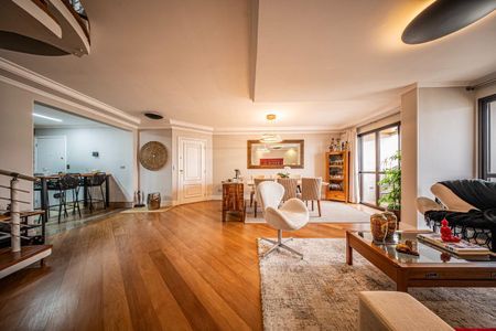 Apartamento à venda com 216m², 4 quartos e 4 vagas