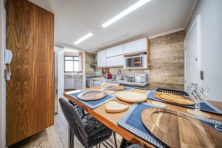 Apartamento à venda com 216m², 4 quartos e 4 vagas