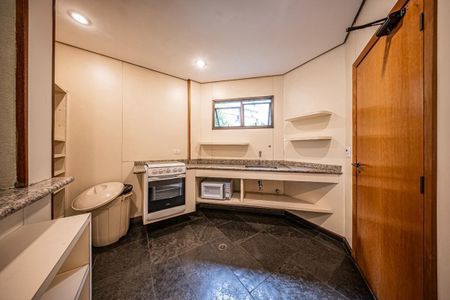 Apartamento à venda com 216m², 4 quartos e 4 vagas