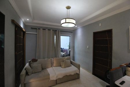 Casa para alugar com 80m², 2 quartos e 1 vagaSala