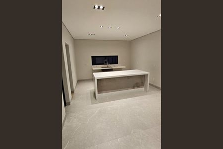 Casa à venda com 340m², 4 quartos e 4 vagas