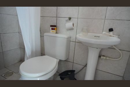 Banheiro suite 1 de casa para alugar com 3 quartos, 125m² em Rubem Berta, Porto Alegre