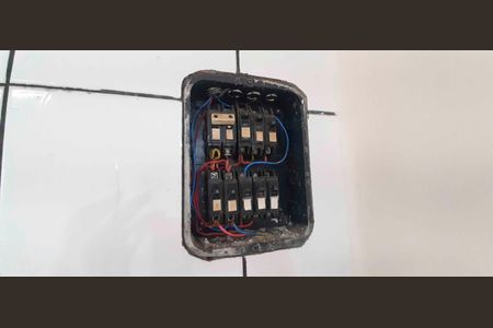 Casa para alugar com 100m², 2 quartos e sem vagaQuadro de Luz