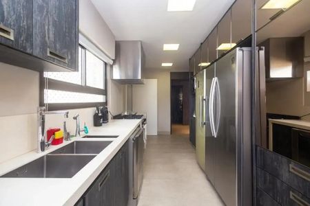Apartamento à venda com 258m², 4 quartos e 4 vagas