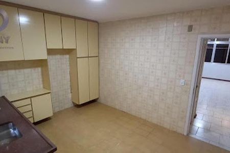 Casa à venda com 3 quartos, 124m² em Vila Gumercindo, São Paulo