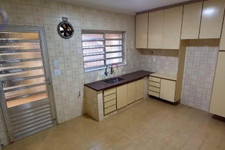 Casa à venda com 3 quartos, 124m² em Vila Gumercindo, São Paulo