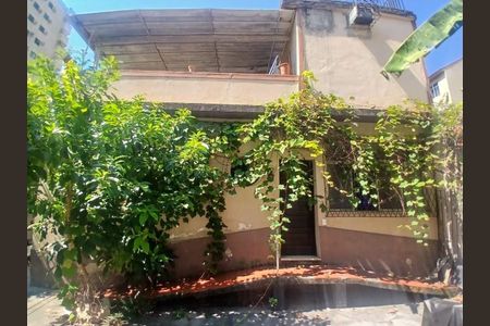 Casa à venda com 158m², 4 quartos e sem vaga