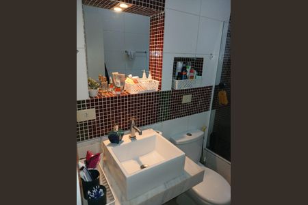 Casa de condomínio para alugar com 247m², 3 quartos e 3 vagasBanheiro