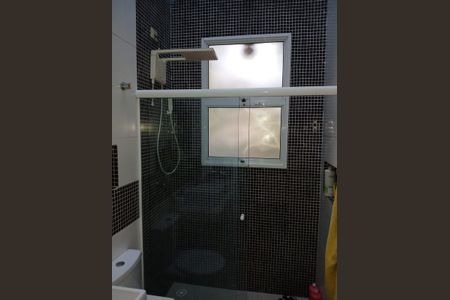 Casa de condomínio para alugar com 247m², 3 quartos e 3 vagasBanheiro