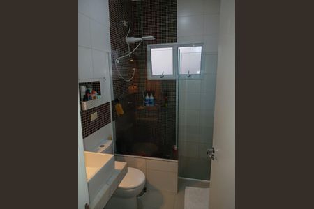 Casa de condomínio para alugar com 247m², 3 quartos e 3 vagasBanheiro