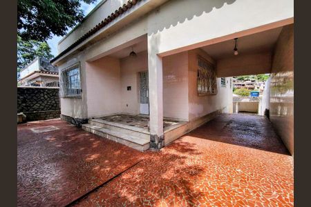 Casa à venda com 3 quartos, 120m² em Santa Barbara, Niterói