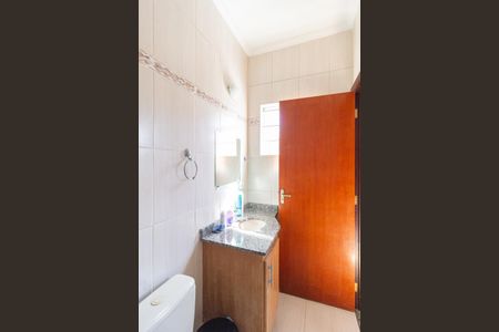 Casa à venda com 180m², 3 quartos e 4 vagasBanheiro da suíte 2