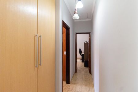 Casa à venda com 180m², 3 quartos e 4 vagasCorredor