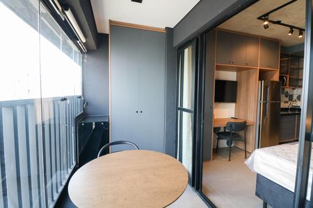 Studio para alugar com 25m², 1 quarto e sem vaga Studio para alugar com 25m², 1 quarto e sem vagaVaranda
